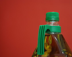 Botella de aceite en envase de plastico